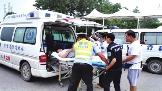 救护车进小区受阻是怎么回事？救护车厂家带你了解事情始末01